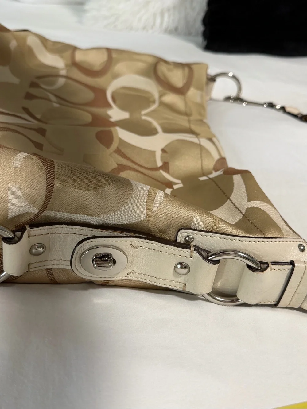 Y2K Coach Shoulder Bag - Tan colors